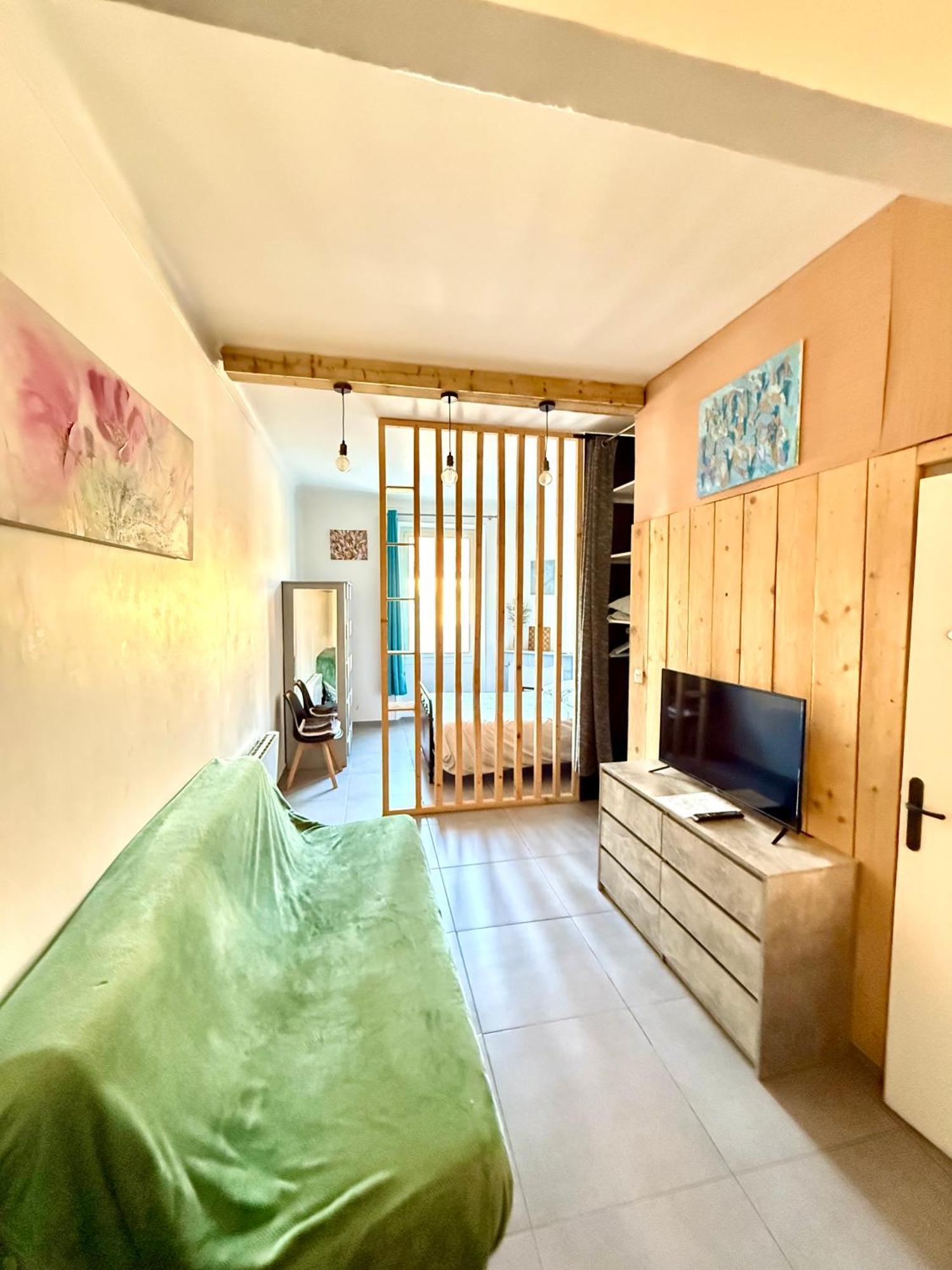 Wood Desing Proche Cannes Apartment